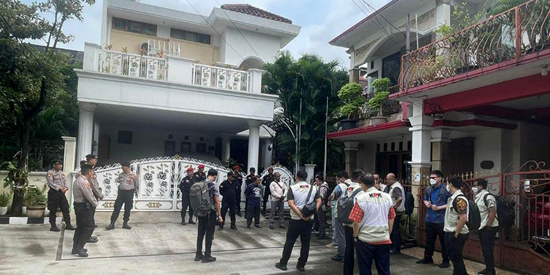 Banyak Bercanda saat Geledah Rumah Hasto, Penyidik KPK Cuma Dapat Flashdisk dan Buku Kecil